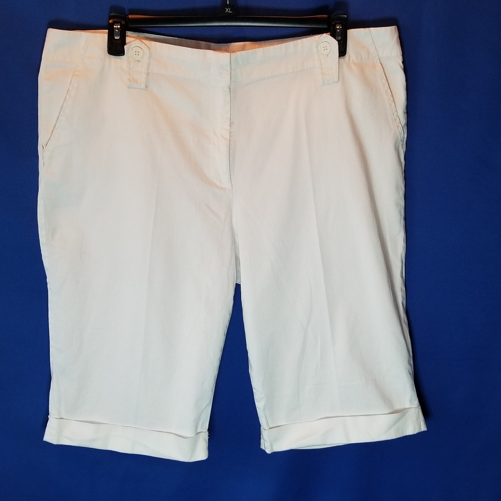 Hannah Jones New York Bermuda Shorts Feature A Tailored Look With Cuffed Hem